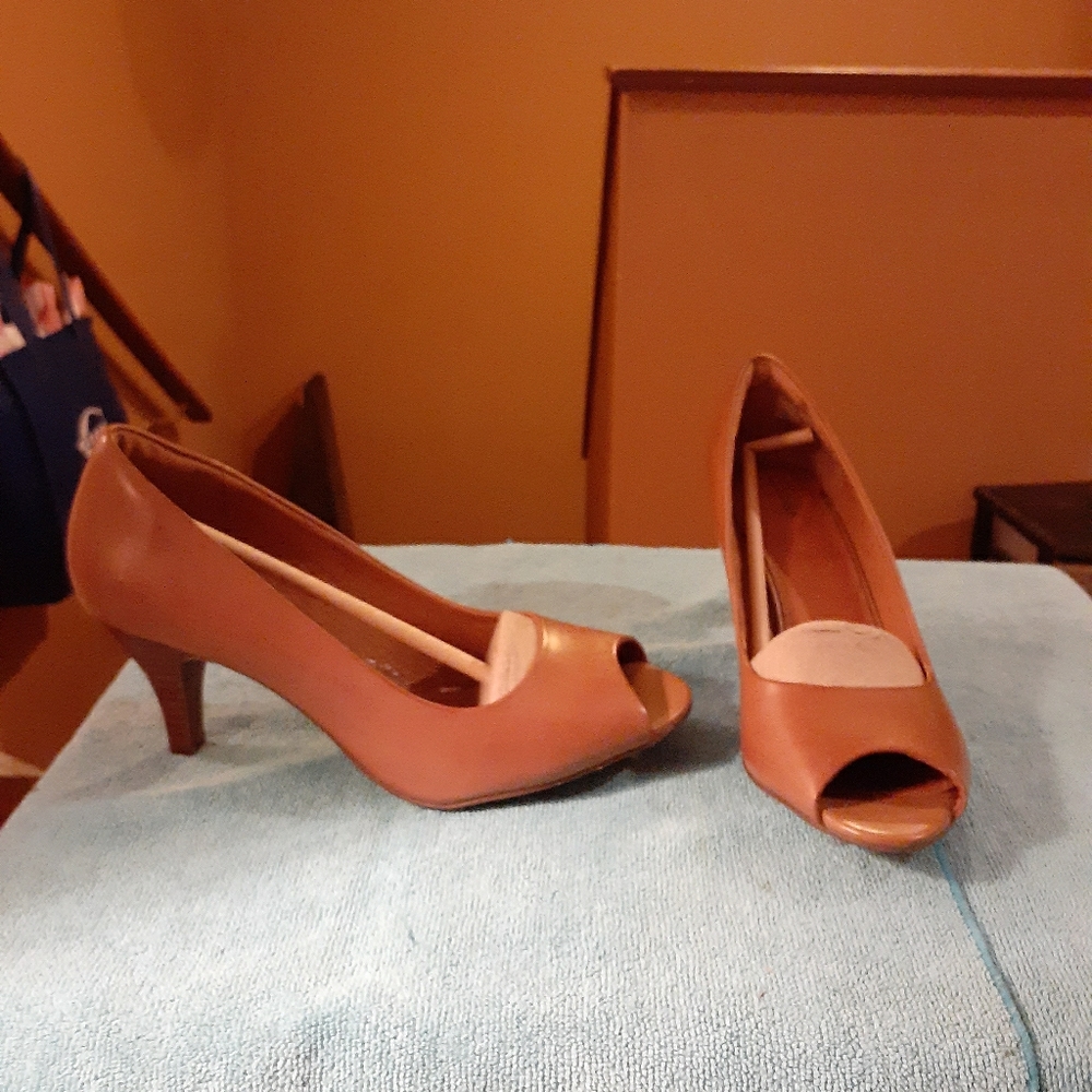 Clarks brown peep toe pump 9m